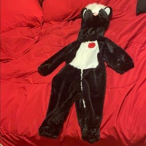 Skunk costume